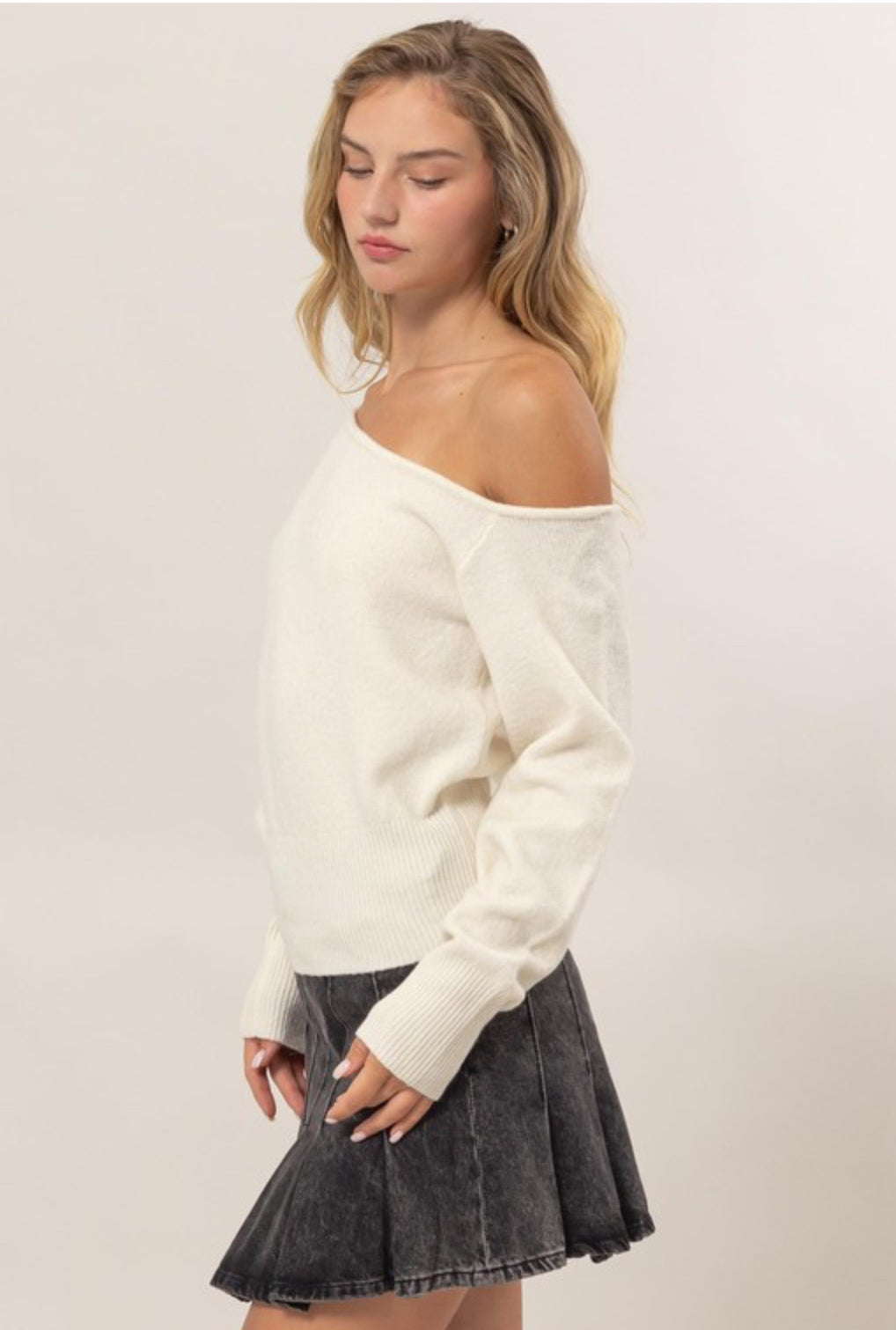 Stacy Off the Shoulder Sweater - Cream