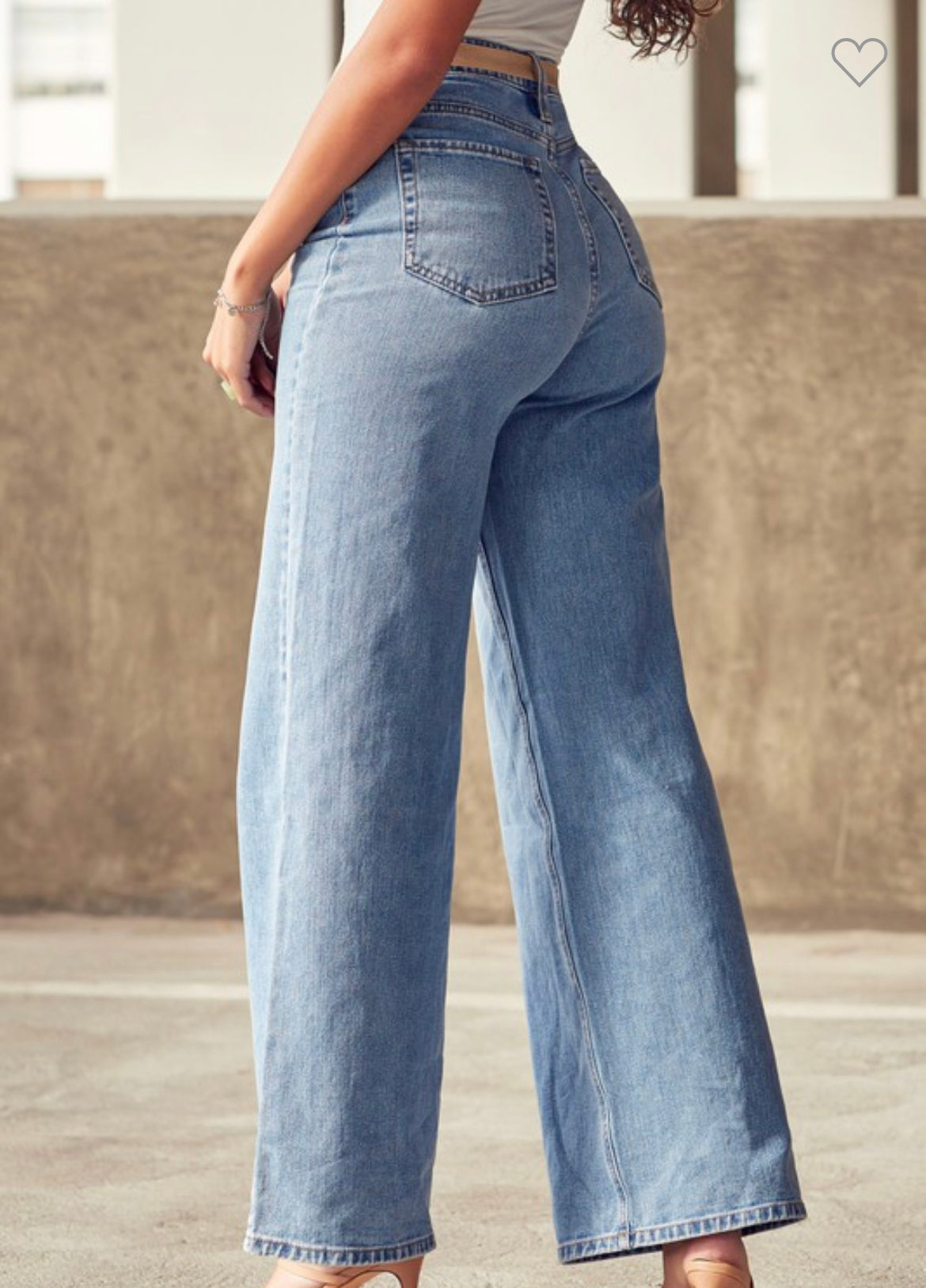 Leyla Straight Leg Jeans - Medium Wash
